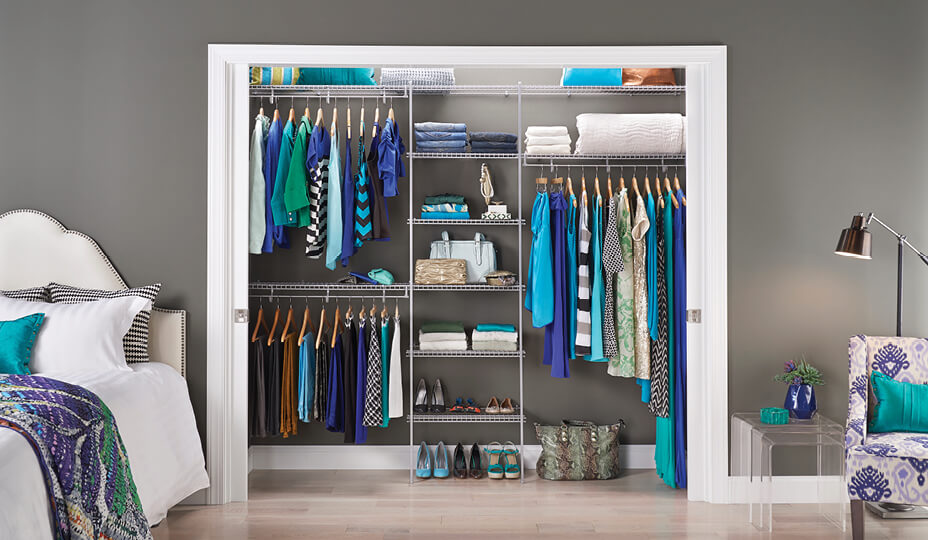 Make your guests feel at home in your new house with a bedroom closet that has ample space for them to unpack and enjoy their visit.  Learn about the TotalSlide® Pro difference. 