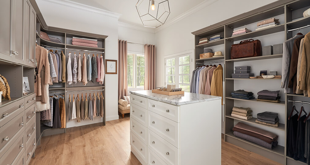 Contrasting finishes and textures elevate your master bedroom closet from utilitarian storage space to a dressing area and a showcase for your wardrobe.  Connect with your ClosetMaid Concierge to get started. 