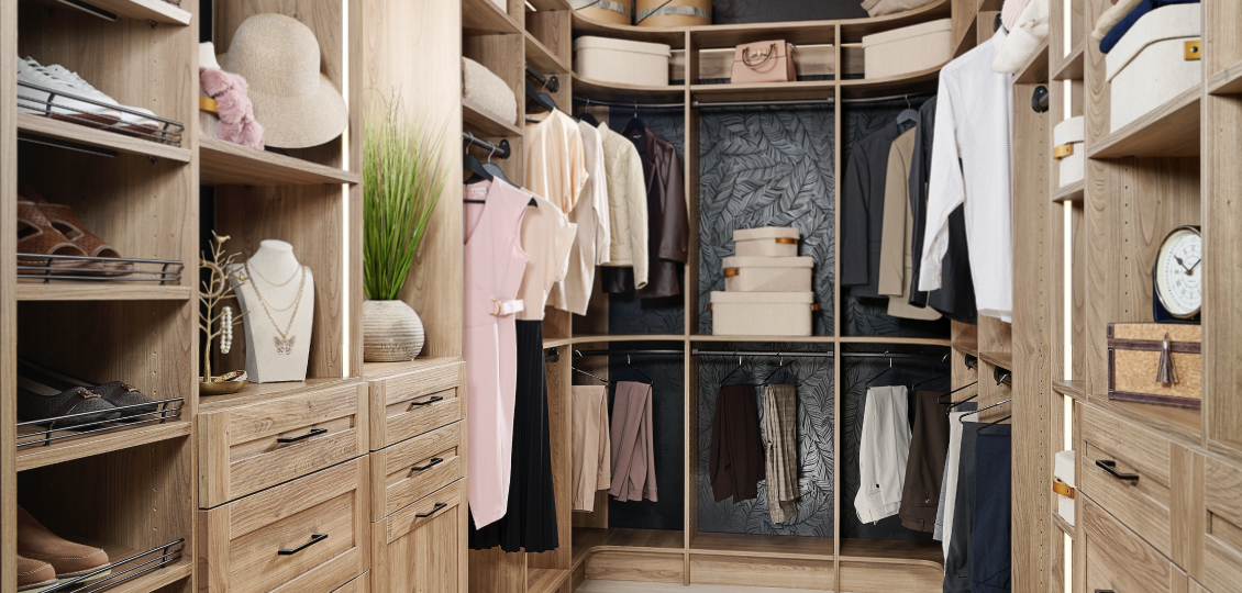 MasterSuite® in Natural Blonde with Shaker Drawer Fronts and Modern Pulls